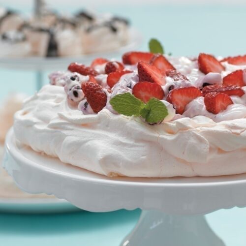 Berry pavlova