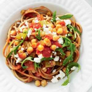 Spaghetti with tomato, chickpeas, rocket and feta