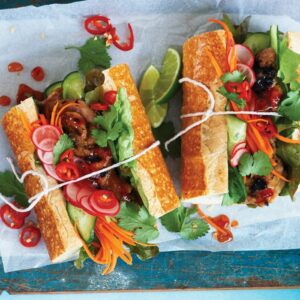 Sticky chicken bánh mì