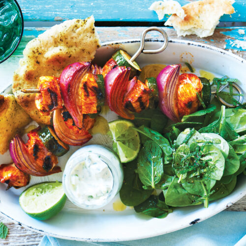 Tandoori chicken skewers with naan